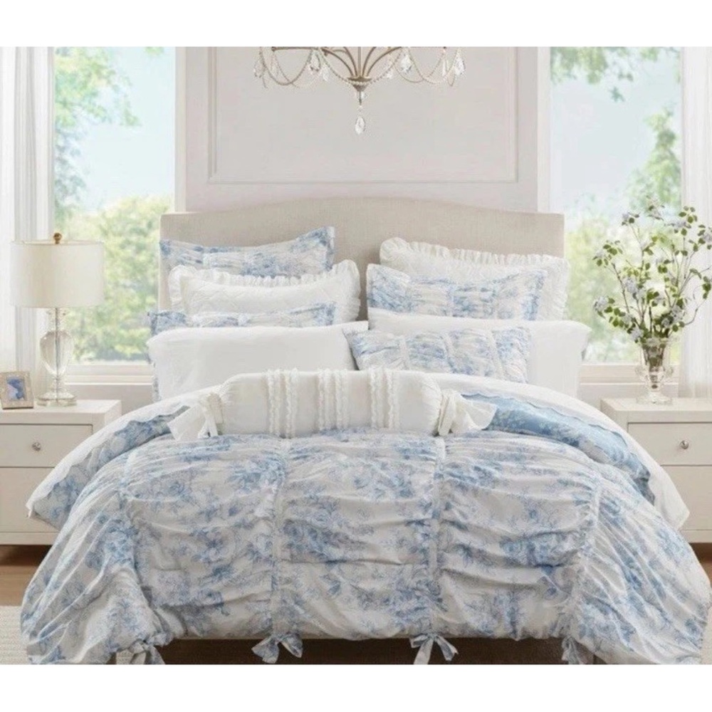 Armoire Collection Blue ~ Twin/Twin XL Toile Floral Comforter